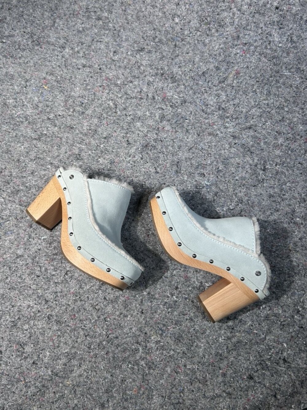 UGG Abbie Studded Wooden Heel Clog Mule Shearling Suede Ice Blue Women’s Size 8